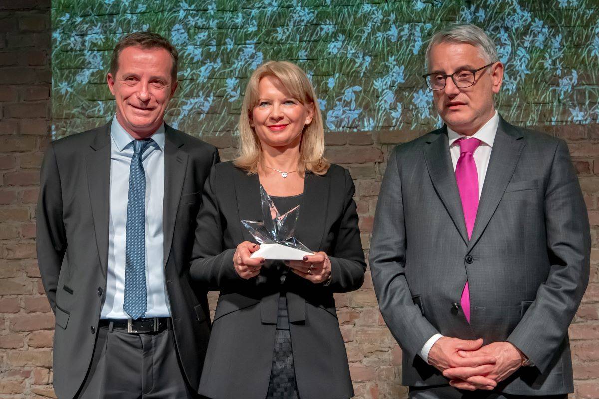 The President of the Slovenian Tourist Board, Maja Pak Olaj, and the Slovenian Minister for Economy, Tourism and Sport, Matjaž Han, received the award