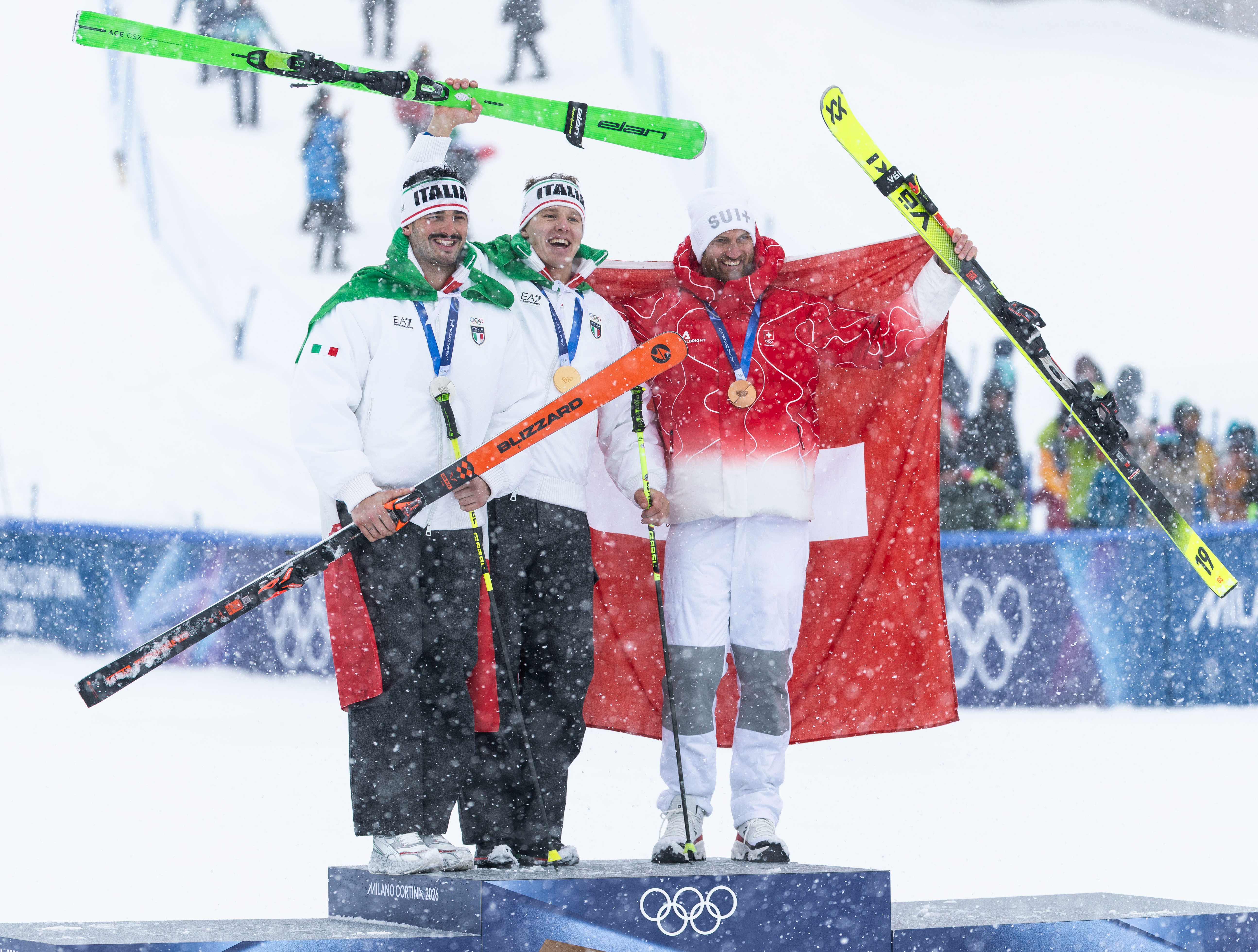 OLYMPIC WINNER SIMONE DEROMEDIS ON ELAN ACE SKIS